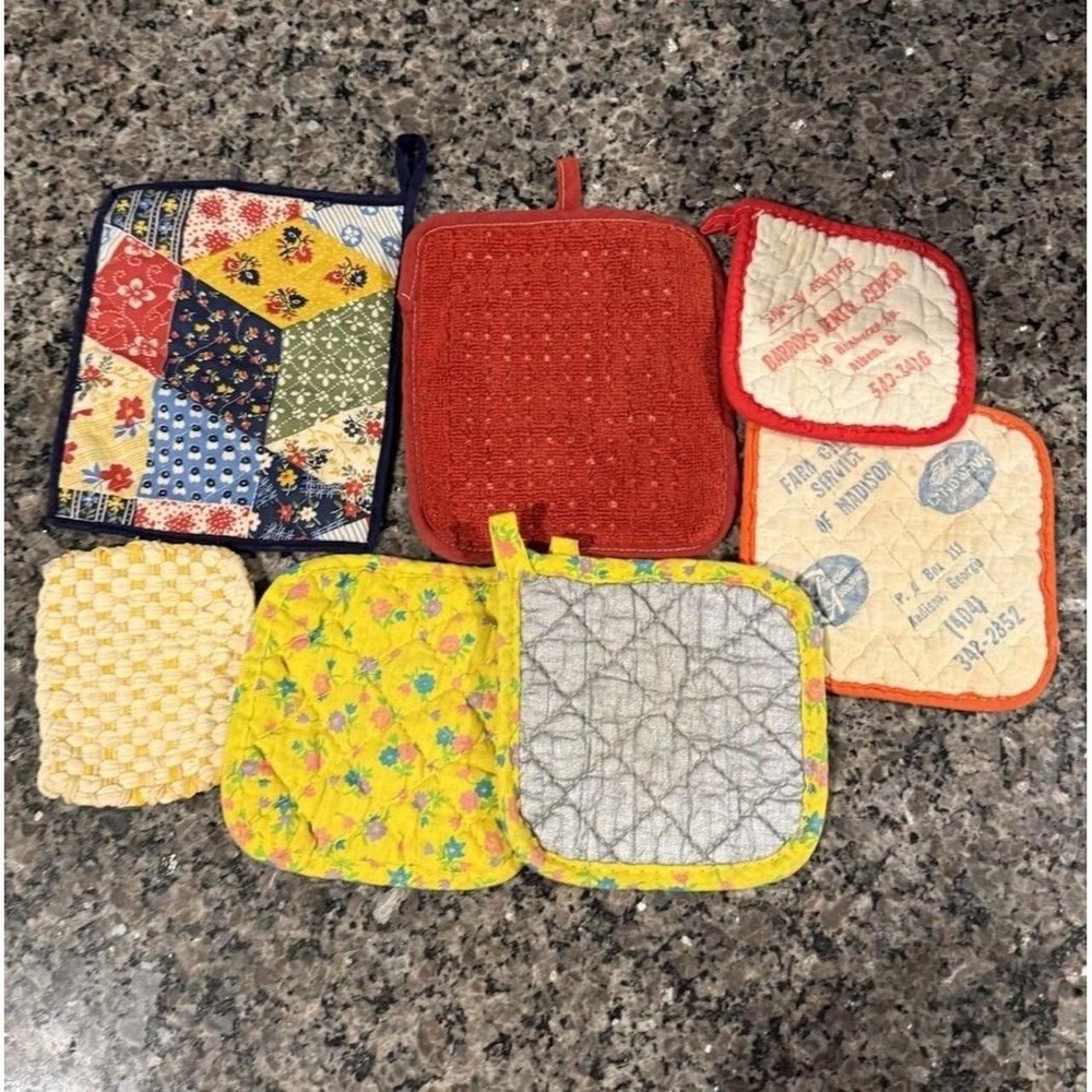 Vintage Lot of 6 Retro Kitchen Potholders Quilted Patchwork Floral Kitsch Hot